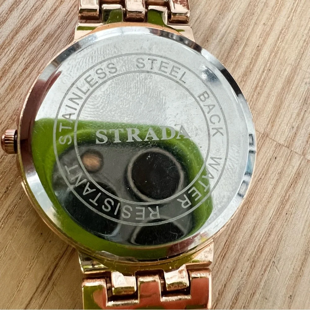 Strada ladies rose gold tone butterfly fashion watch NEW BATTERY